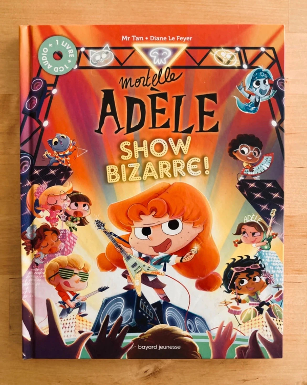 Album Mortelle Adèle hors série collector Show Bizarre.